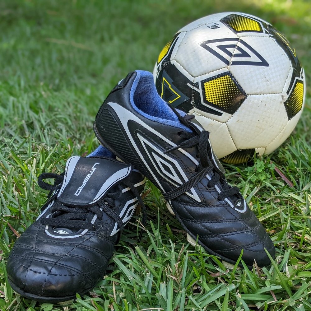 Kids' Umbro Soccer Cleats, size 1